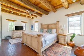 Authenticity Meets Comfort in Santa Fe's Heart - Image 3