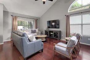 North Austin House | 2 Living Areas - Image 4