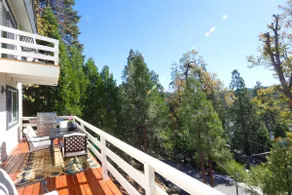 Picturesque Cabin: 2 Balconies, Walk to Lake! - Image 2