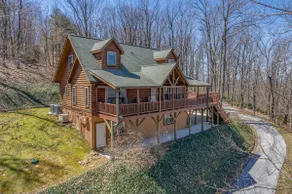 Spacious Mountain Retreat 4BR Game Room - Image 3