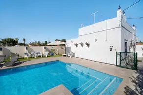 Casa Vacacional 'Preciosa Casa Tradicional' con Piscina Privada, Wi-Fi y Aire Acondicionado - Image 2