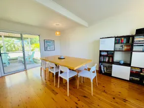 Relaxed coastal townhouse with ocean views. - Image 3