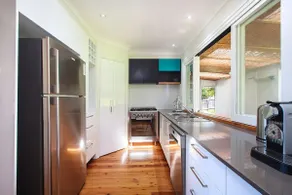 Relaxed coastal townhouse with ocean views. - Image 2
