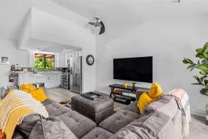 Luxury Poolside Retreat in Palm Springs - Image 3