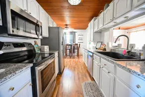 Brookside Bungalow - A cheerful home near downtown - Image 5