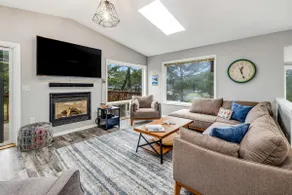 Spacious 3 Bedroom Beach House with 2 Fireplaces. - Image 5
