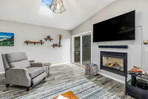 Spacious 3 Bedroom Beach House with 2 Fireplaces. - Image 3