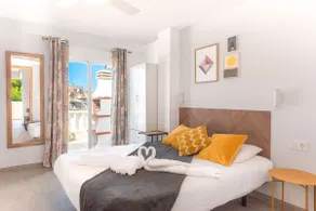 Great Top Apartment: Sea views, terrace and pool - Image 4