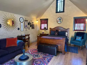 Mystic’s Cottage • Queen Cabin • Soaking Tub • Wi-Fi • AC - Image 4