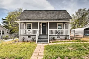 Ideally Located 'Penne Place' w/ Deck & Grill - Image 3