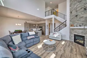 Inviting Hideout Townhome w/ Balcony & Lake Views! - Image 5