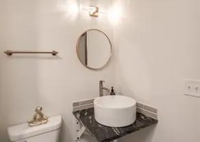 Relax & Refresh | Free Parking & Extra Vanity - Image 5