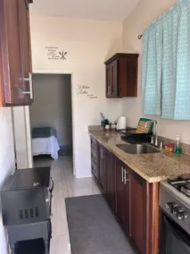 Adorable 1Bed Cottage Walk to the Beach - Image 3