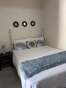 Adorable 1Bed Cottage Walk to the Beach - Image 4