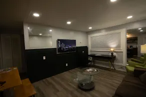 Chic Capitol Hill Apartment - Image 5
