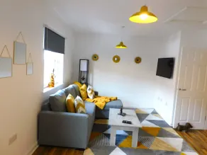 Newly refurbished 1 bed Apt in Hamilton Close to station and local amenities - Image 2