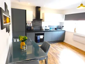 Newly refurbished 1 bed Apt in Hamilton Close to station and local amenities - Image 5