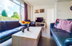 4 Bedroom Cozy Home In Heinkenszand - Image 4