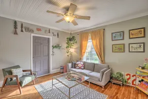 Stylish Woodfin Home w/ Backyard & Fire Pit - Image 2