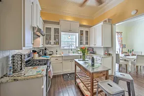 Renovated 'Carnegie Cottage' - Walk to Dtwn! - Image 2