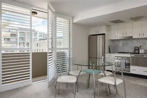Heart of Manly - Quiet 1 Bed between Beach & Harbour - Image 3