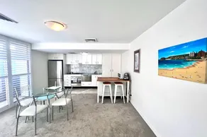Heart of Manly - Quiet 1 Bed between Beach & Harbour - Image 2