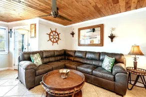 Captains Quarters *Heated Pool* Pet Friendly - Image 5