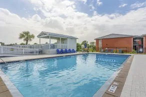 Captains Quarters *Heated Pool* Pet Friendly - Image 2