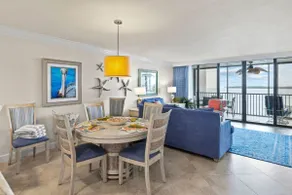 Residence with Panoramic Views and Secluded Beach - Image 3