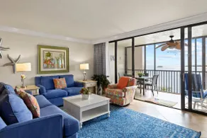 Residence with Panoramic Views and Secluded Beach - Image 4