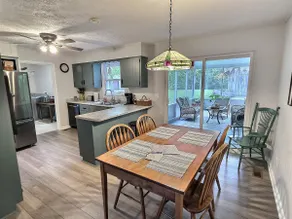 Updated cottage, screened patio, Super Clean WIFI - Image 3