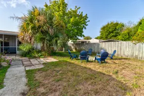 The Shark Shack-pet friendly, huge yard and ping pong - Image 2