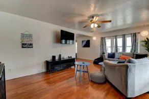 The Shark Shack-pet friendly, huge yard and ping pong - Image 3