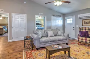 Pet-friendly Brownsville Retreat w/ Porch! - Image 5