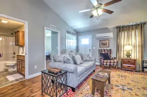 Pet-friendly Brownsville Retreat w/ Porch! - Image 4