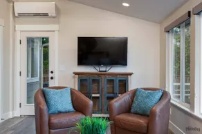 New listing! Gorgeous remodeled lake view home - Image 5