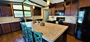 House Sleeps 10 Pets Welcome + WIFI - Image 4