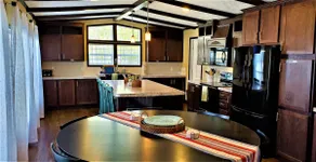 House Sleeps 10 Pets Welcome + WIFI - Image 3