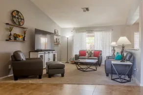 Cozy home with pool, fire table, BBQ, RV parking - Image 4