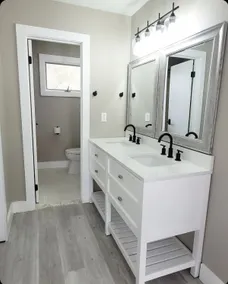 Chalet By The Bay - Sleeps 12 - Image 2