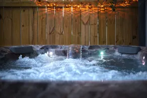 5 Bdrm, Hot Tub, Short Walk to Beach - Image 3