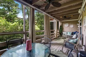 Central Location: Pool, Minutes to Shops & Beach! - Image 2