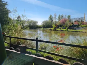 Wren Glamping Pod -Alquiler-Panorámico-Communal washrooms-Vista al Lago - Image 3