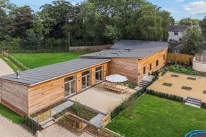 Large dog friendly holiday home with a hot tub in the Cotswolds - Coppers Barn - Image 5