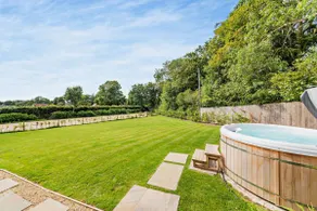 Large dog friendly holiday home with a hot tub in the Cotswolds - Coppers Barn - Image 4