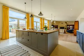 Large dog friendly holiday home with a hot tub in the Cotswolds - Coppers Barn - Image 2