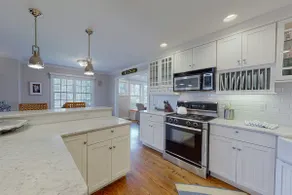 Idyllic Half-Acre Retreat with Central AC - Image 2