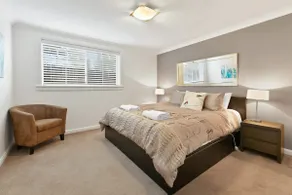 Peel St - Walk to CBD, Large Family Home - Image 4