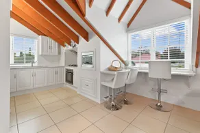 Peel St - Walk to CBD, Large Family Home - Image 3