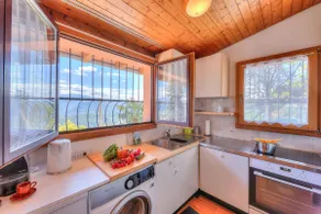 Petit Cadeau with Terrace and Private Garden - Happy Rentals - Image 4